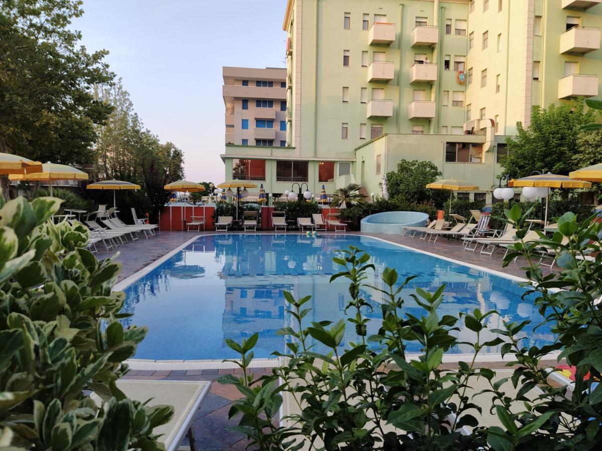 Hotel Prestigio Cesenatico Exterior photo