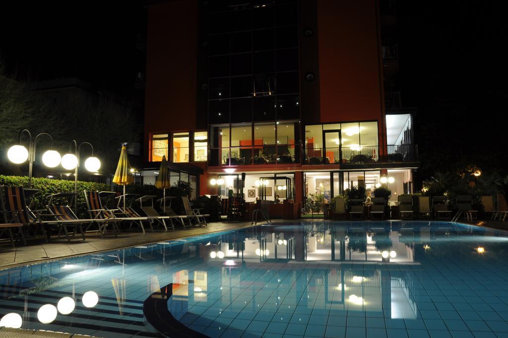 Hotel Prestigio Cesenatico Exterior photo